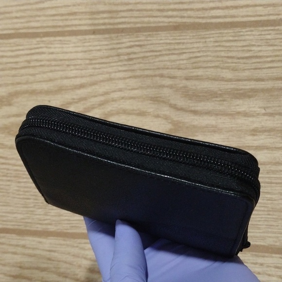 NWOT Black Faux Leather Small Zipper Arround Wallet 5 x 4 inches - Picture 4 of 7